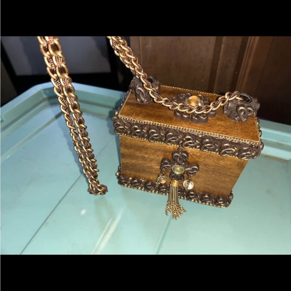 1 of a kind Vintage Box chain wooden
Shoulder Purse